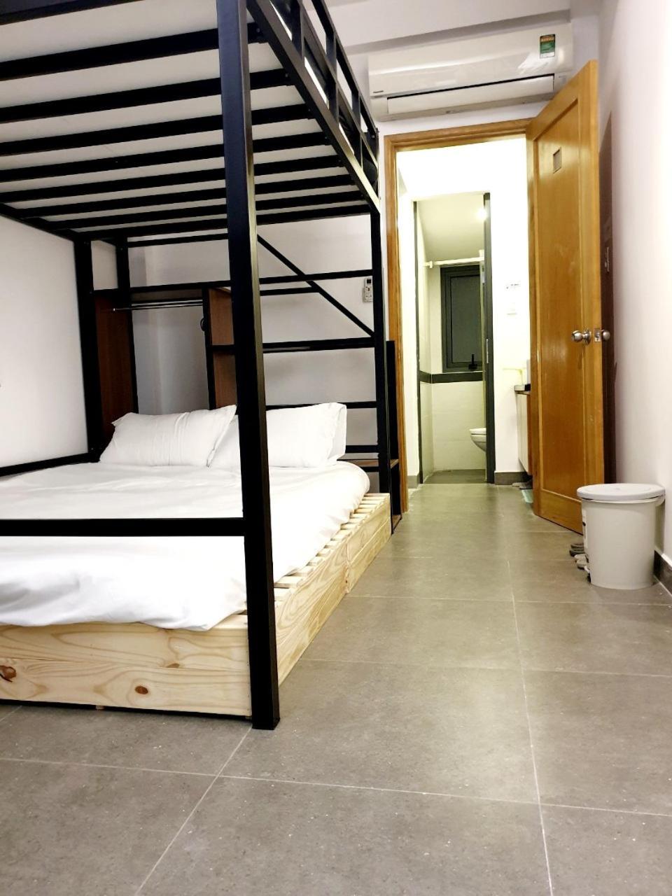 Zvillage Ncc - Modern Townhouse In District 1 ホーチミン市 エクステリア 写真