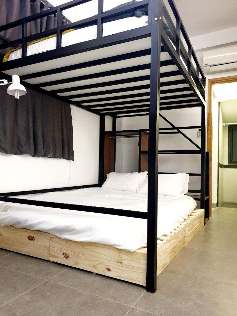 Zvillage Ncc - Modern Townhouse In District 1 ホーチミン市 エクステリア 写真
