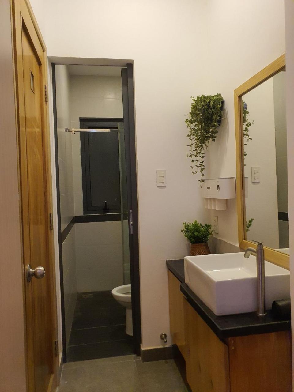 Zvillage Ncc - Modern Townhouse In District 1 ホーチミン市 エクステリア 写真