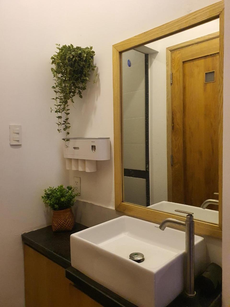 Zvillage Ncc - Modern Townhouse In District 1 ホーチミン市 エクステリア 写真