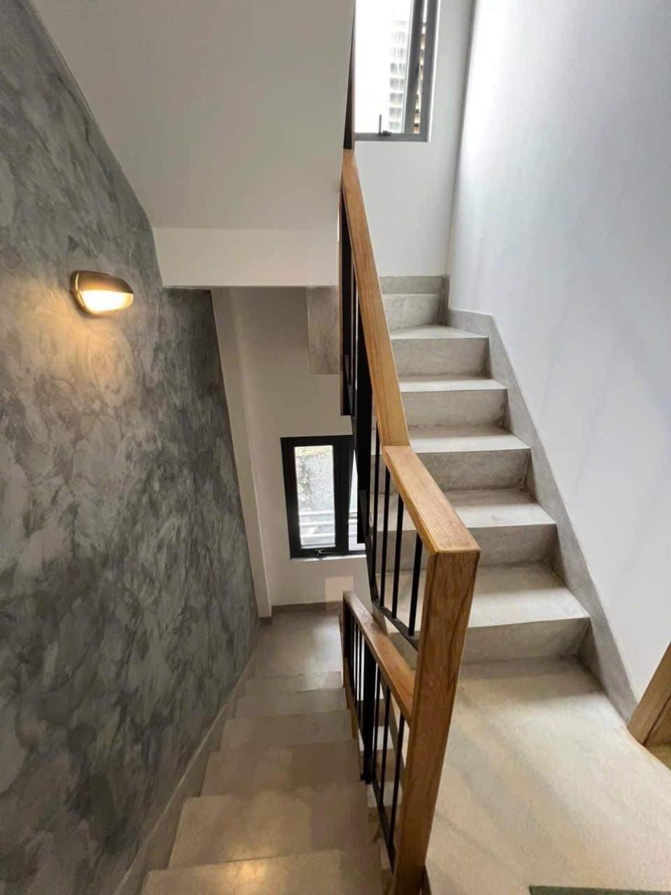 Zvillage Ncc - Modern Townhouse In District 1 ホーチミン市 エクステリア 写真